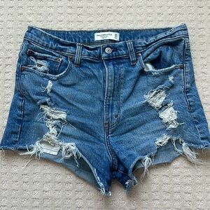 Abercrombie high rise mom short